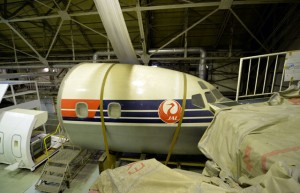 JAL、「空の貴婦人」DC-8富士号を陸送