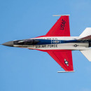 米空軍、YF-16再現の特別塗装　F-16初飛行50周年