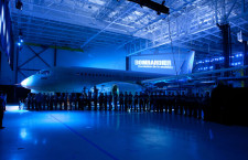 ボンバルディア、Cシリーズ飛行テスト用初号機公開　160席仕様も発表