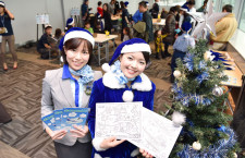 駐機場のサンタと無線交信　ANA、羽田でクリスマスイベント