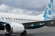 ボーイング、737 MAXの飛行試験停止　エンジン不具合で