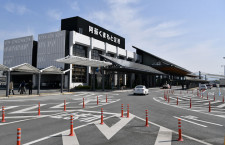 熊本空港、ターミナル閉鎖　16日は全便欠航