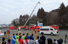 成田市で消防出初め式　女性消防団員やCA参加