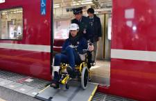 空港・駅の車いす利用、アプリで一括手配　ANAと京急、横須賀市、横国がユニバーサルMaaS連携