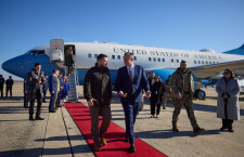 ゼレンスキー大統領、ポーランドから米国入り　C-40Bがアンドルーズ基地到着