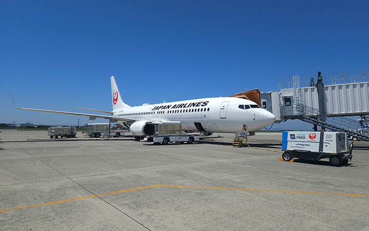 JAL、バッテリー式地上電源を初導入　松山空港で