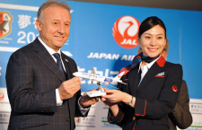 JAL、国際線にサッカー日本代表応援ジェット2号機　777-300ERで