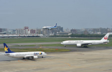 福岡空港、混雑空港指定へ　発着回数制限