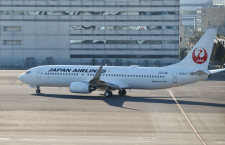 JAL、札幌で緊急脱出　3人けが、エンジンから煙