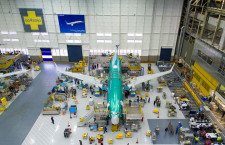 ボーイング、737 MAX 8の最終組立開始　初飛行は16年初頭