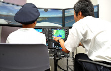 霞が関で飛行機の操縦体験　ANAの航空教室も