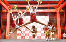 JALのCAダンスチーム「全員練習は本番前日」写真特集・空の日に華添えた「JAL JETS」
