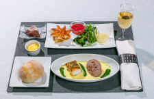 JAL、国内機内食に沖縄食材　アグー豚など、17年1月