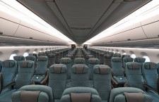 ダークグリーンで統一　写真特集・キャセイパシフィック航空A350-900（プレエコ・エコノミー編）