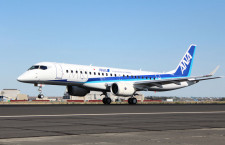ANA塗装のMRJ、パリ到着　欧州初上陸、航空ショー初出展へ