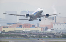 ANAの787 2号機、再塗装終え伊丹から成田へ　通常塗装初便はプノンペン行き