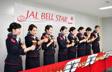 JAL客室乗務員「ベルスター」、函館からハンドベル演奏スタート