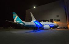 737 MAX 7がロールアウト　19年就航へ