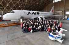 JALとジェイエア、伊丹でFacebookイベント　競争率50倍、退役CRJも並ぶ