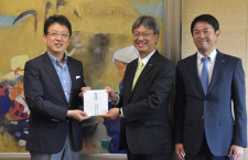 ソラシド、熊本城復興支援で400万円寄付　模型の機内販売全額