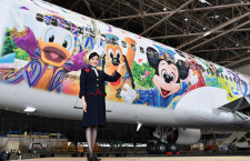 JAL、ディズニーリゾート開園35周年特別塗装機　ミッキーやドナルド描き国内線に