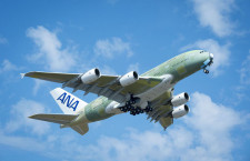 ANAのA380、初飛行成功　ハンブルクで塗装へ