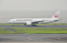 JALの777-200ER退役機、2機目も鶴丸のまま離日　新型コロナ、売却に影響も