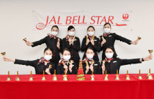 JALのCA、新制服でハンドベル練習　ベルスター2020、12月にライブ配信
