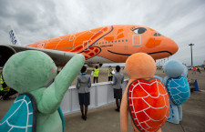 ANAのA380、まつげのあるオレンジ3号機が成田到着　就航は未定