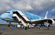 ANA、沖縄・下地島で空飛ぶウミガメA380機内見学会