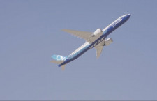 ボーイング、777X飛行展示の動画公開　戦闘機のように急上昇