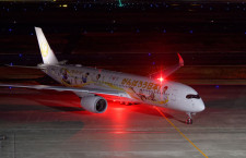 金の鶴丸A350、那覇から最終便到着　4カ月限定「みんなのJAL2020ジェット」3号機