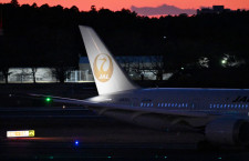 夕暮れに浮かぶ金の鶴丸　写真特集・JAL 787-8 JA835J