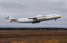 世界最大の航空機An-225、現地で大破報道