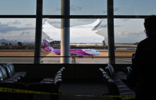 仙台空港、大きな窓ガラス割れる「東日本大震災でも割れなかった」