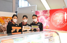 JAL、CA考案スイーツ羽田空港で販売　特産品生かした「Sweets Box」ロールケーキやマカロン