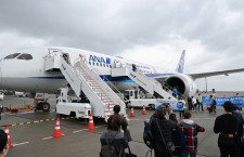 ANA、787就航10周年で羽田から遊覧飛行　V2スポット出発、格納庫で見学会も