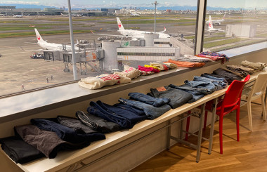 羽田空港、衣料品交換イベントで廃棄削減　JAL・ANAの作り替え品展示も