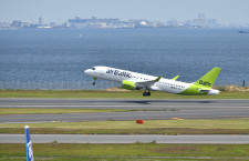 エアバスA220、羽田離陸し仙台へ　デモツアーで環境性能アピール