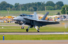 ブロックIIIの最新F/A-18スーパーホーネット、無人機と連携成功