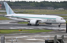 ZIPAIR「Z」なし新尾翼787が成田到着　デカールから塗装へ