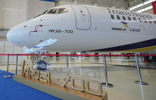 中国COMAC、ARJ21を海外初納入　インドネシア社へ