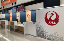 JAL、熊本空港のカウンター刷新　上部にサイネージ、情報分かりやすく