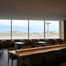 JAL、羽田に国際線新サクララウンジ　大きな窓で空港一望、席数2倍