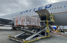 ユナイテッド航空、777でグアムへ救援物資　台風被害で