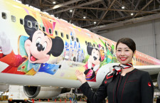 JAL、ディズニー開園40周年塗装機お披露目　赤坂社長「767発注も1983年」