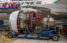 JAL A350-1000、エンジンを機体に取付　最新写真・動画公開