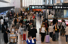 成田空港、訪日客コロナ前上回る　総旅客2カ月ぶり300万人台に＝10月実績