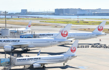 JALの777、2機種が羽田に並ぶ　777-300ER国内線投入、200ERは11/12最終運航