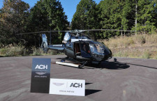 アストンマーティン仕様のエアバスヘリACH130、富士スピードウェイに初飛来